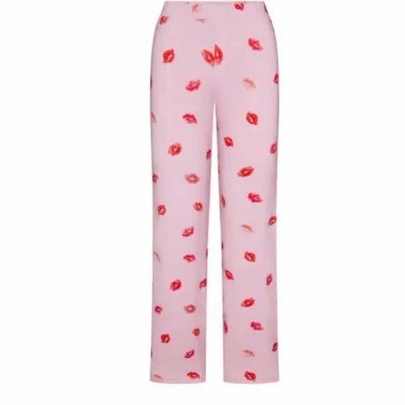 SKIMS SLEEP STRAIGHT LEG PANTS CHERRY BLOSSOM
LIPSTICK XS - Picture 3 of 12